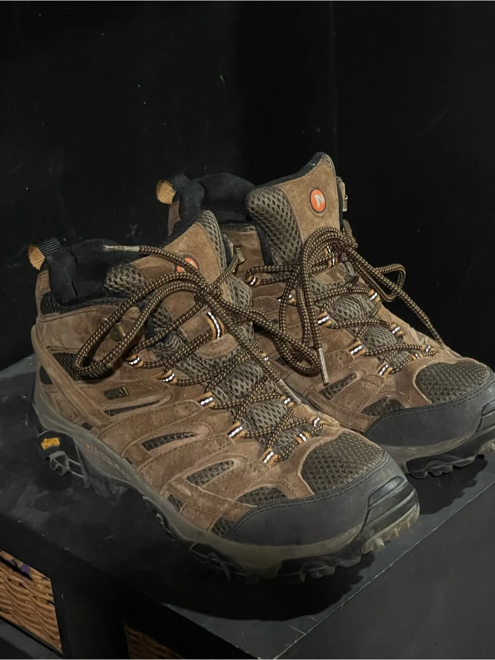 Merrell Moab 2 Mid Waterproof Hiking Boots Mens 8 Earth Brown Suede Outdoor